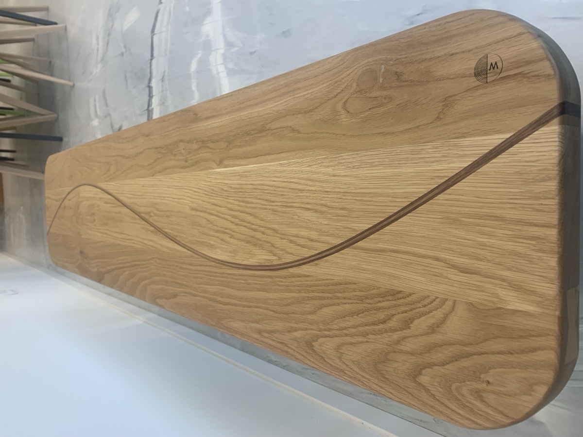 Detail van de houtafwerking en notelaar accent