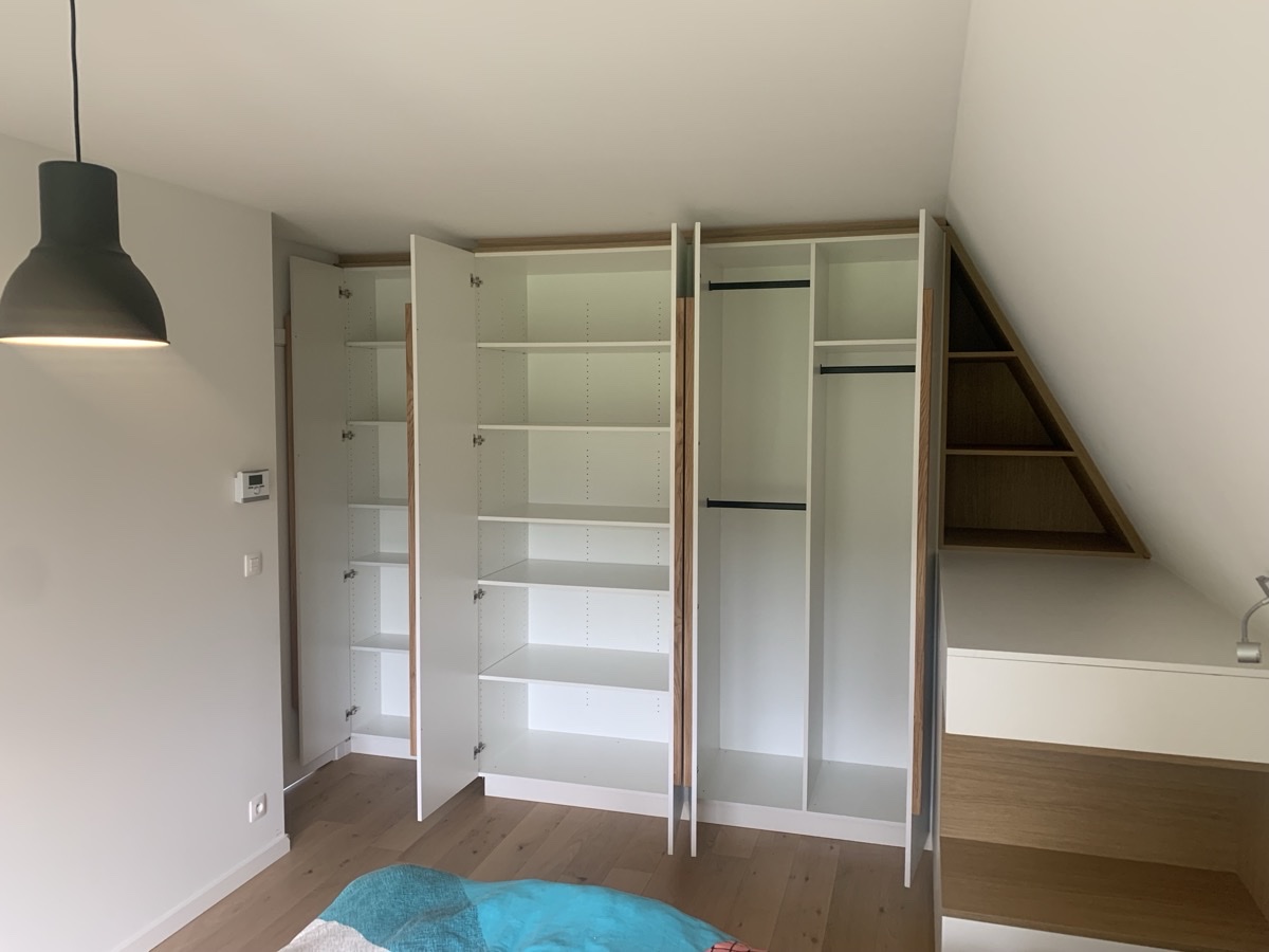 Inbouwkast met nachttafel — foto 1