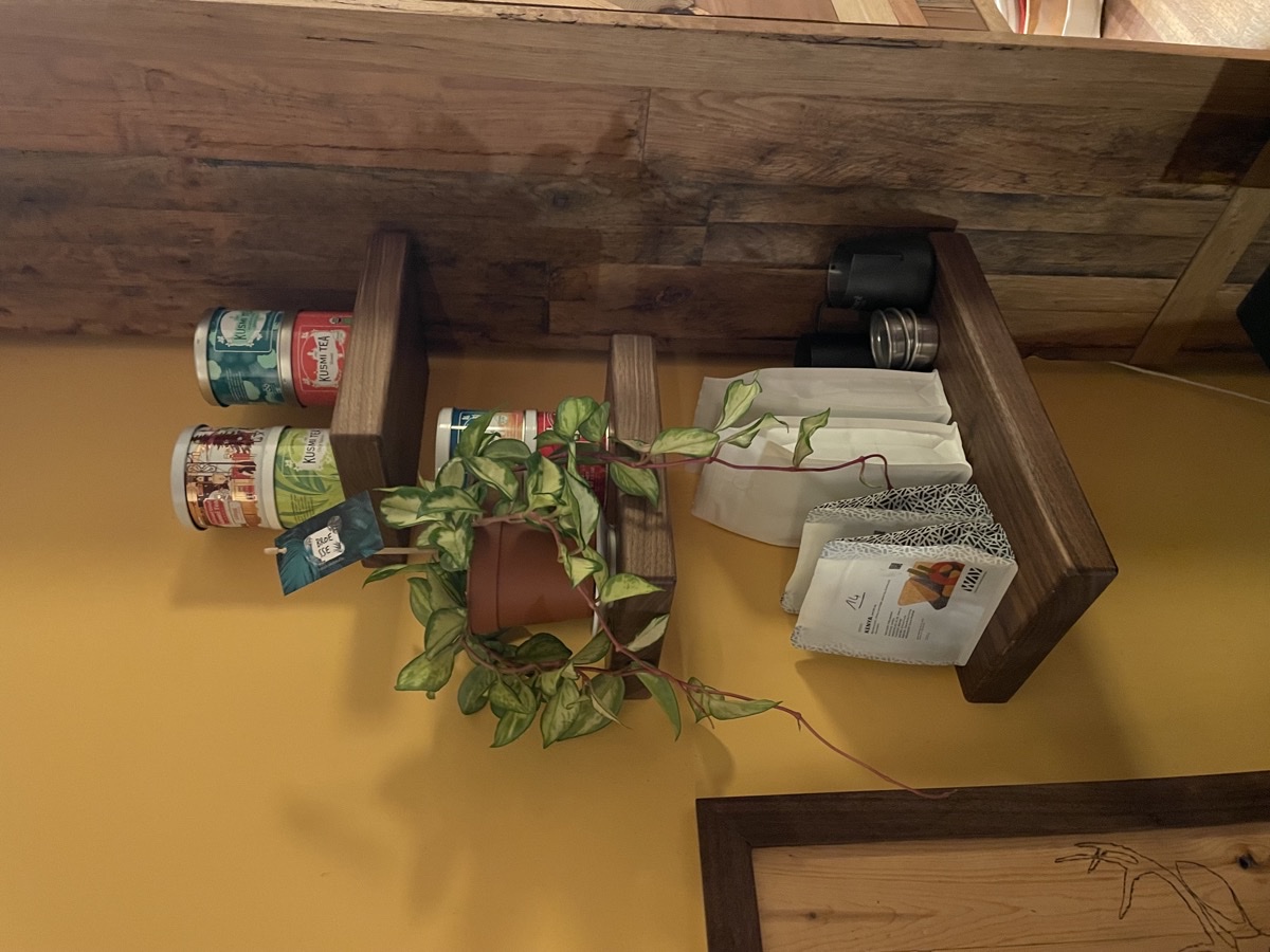 Close-up van de onzichtbare bevestiging en zwevend effect